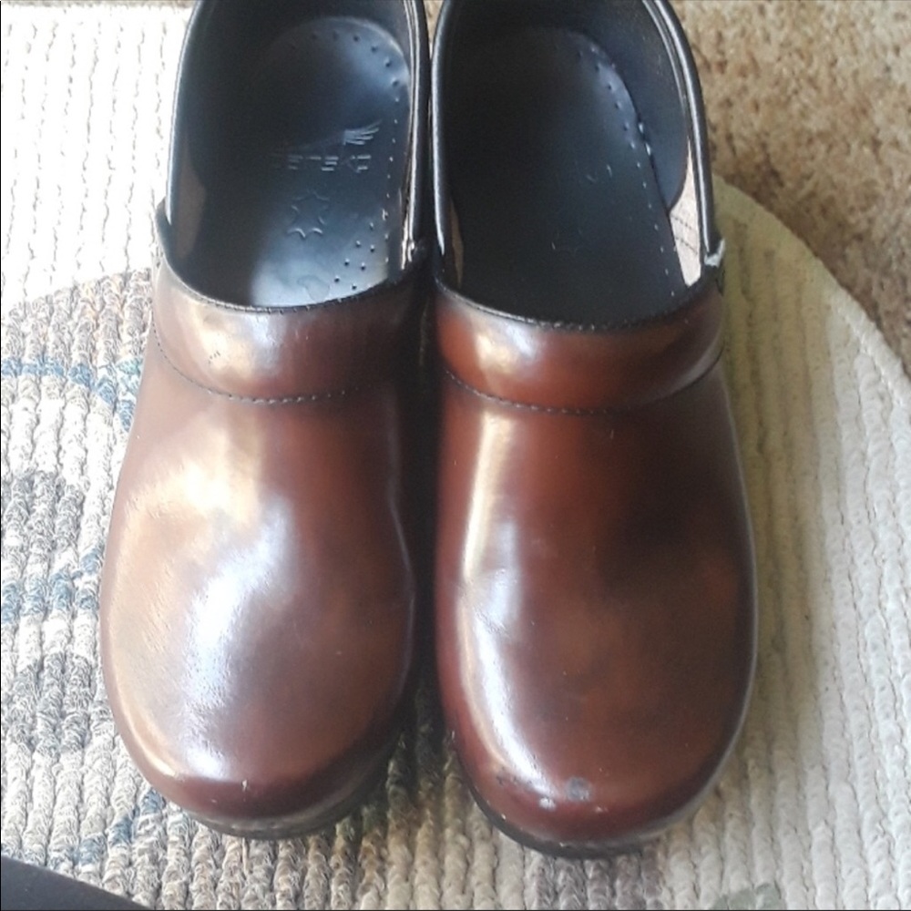 Dansko patent leather clog size 8 (38)